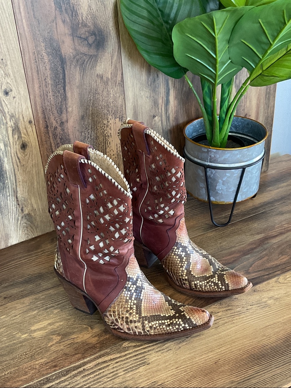 Corral C1962 Genuine Exotic Python Cutout Leather Snip Toe Cowgirl Boots 9M